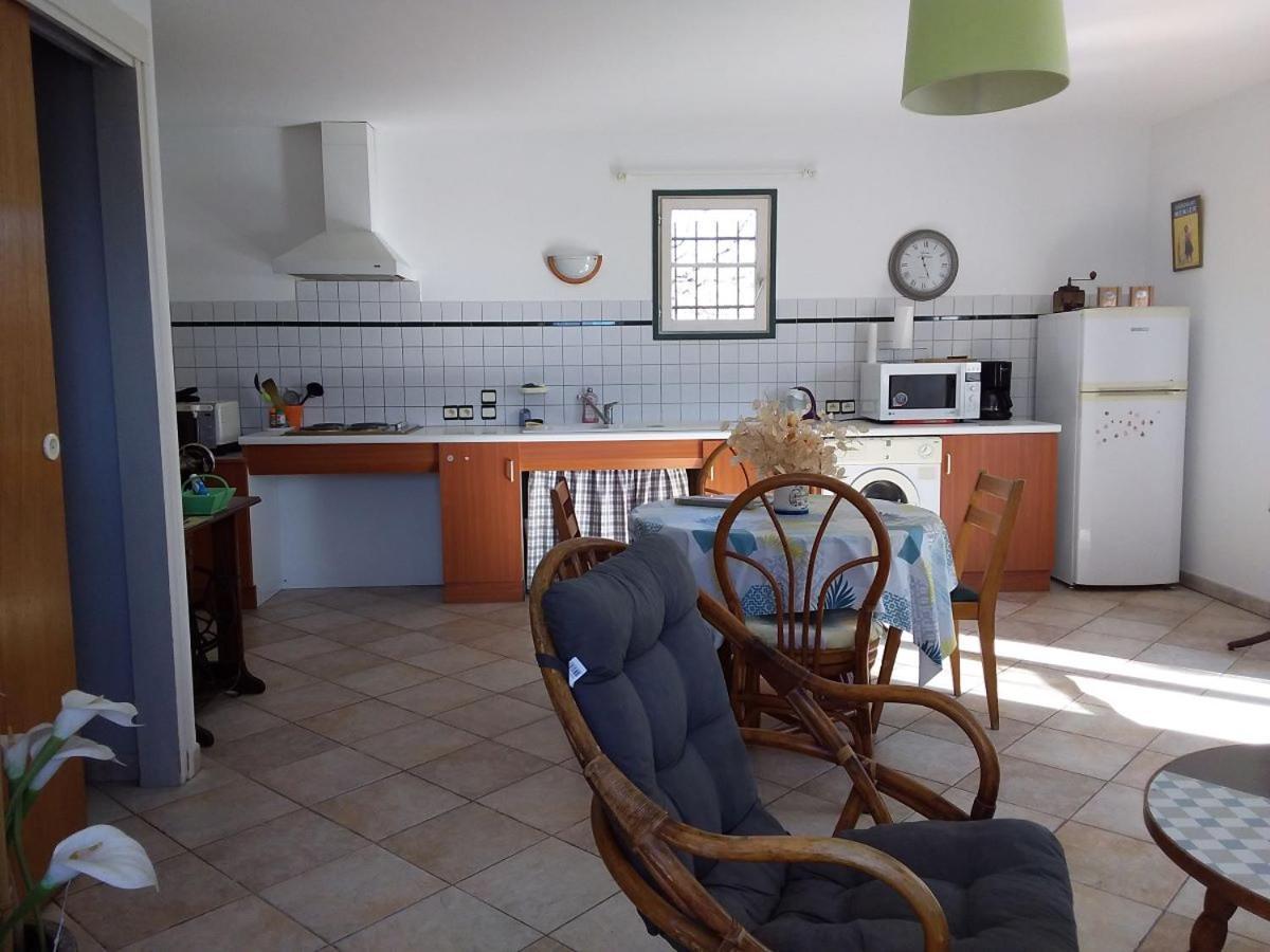 Le Gite Du Poire Molere Exterior photo